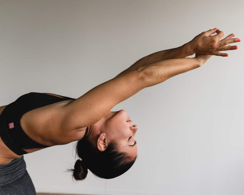 découvrez le yoga, une pratique ancestrale qui harmonise le corps et l'esprit. explorez ses bienfaits sur la santé physique et mentale, apprenez des techniques de respiration et déconnectez-vous du quotidien pour atteindre la sérénité. rejoignez-nous pour un voyage vers le bien-être!